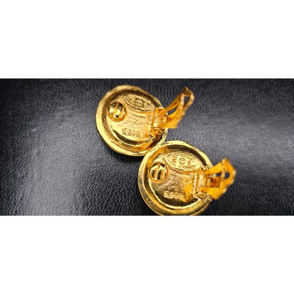 Chanel Collection 28 Turquoise Stone Gold Clip-On Earrings - Picture 6 of 7